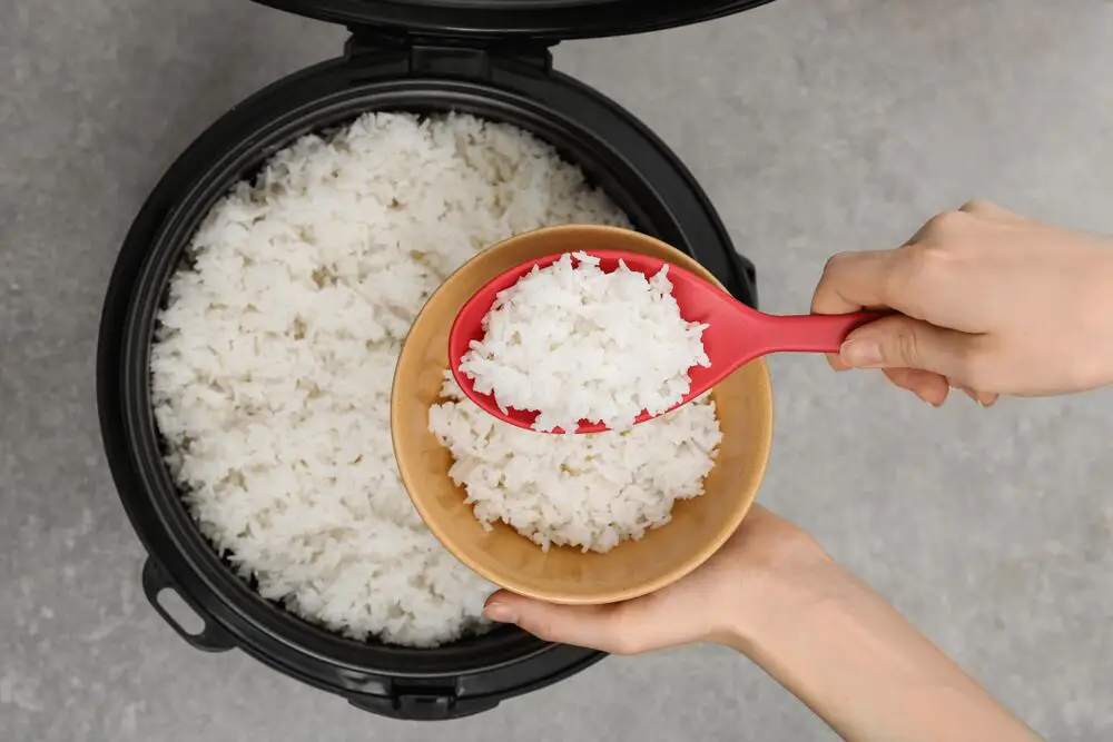Cómo recalentar arroz en una olla arrocera