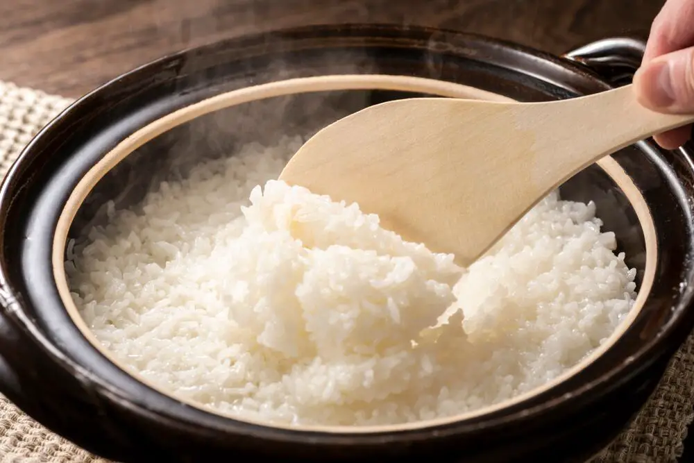 Cómo recalentar arroz en una olla arrocera