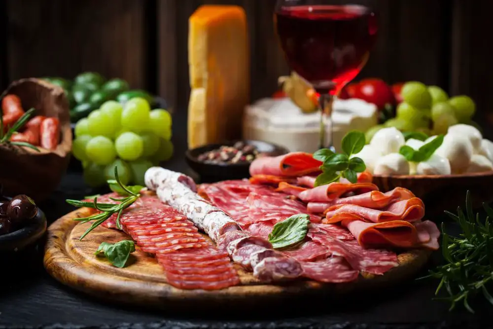 ¿Cuánto tiempo dura el salami sin curar?
