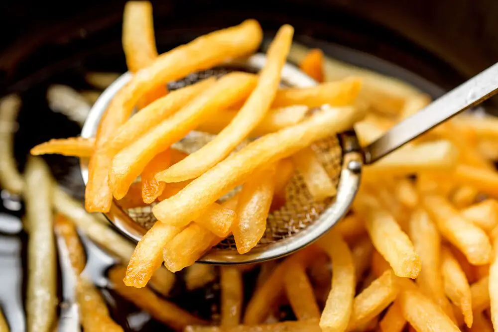Cómo recalentar una hamburguesa y papas fritas