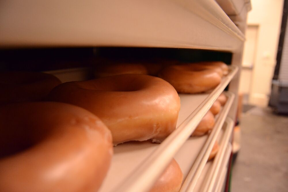 Cómo calentar donas Krispy Kreme en 6 maneras fáciles