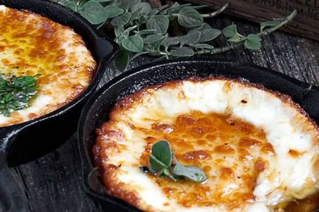 Provoleta De Queso Provolone Derretido - Temporadas y Cenas