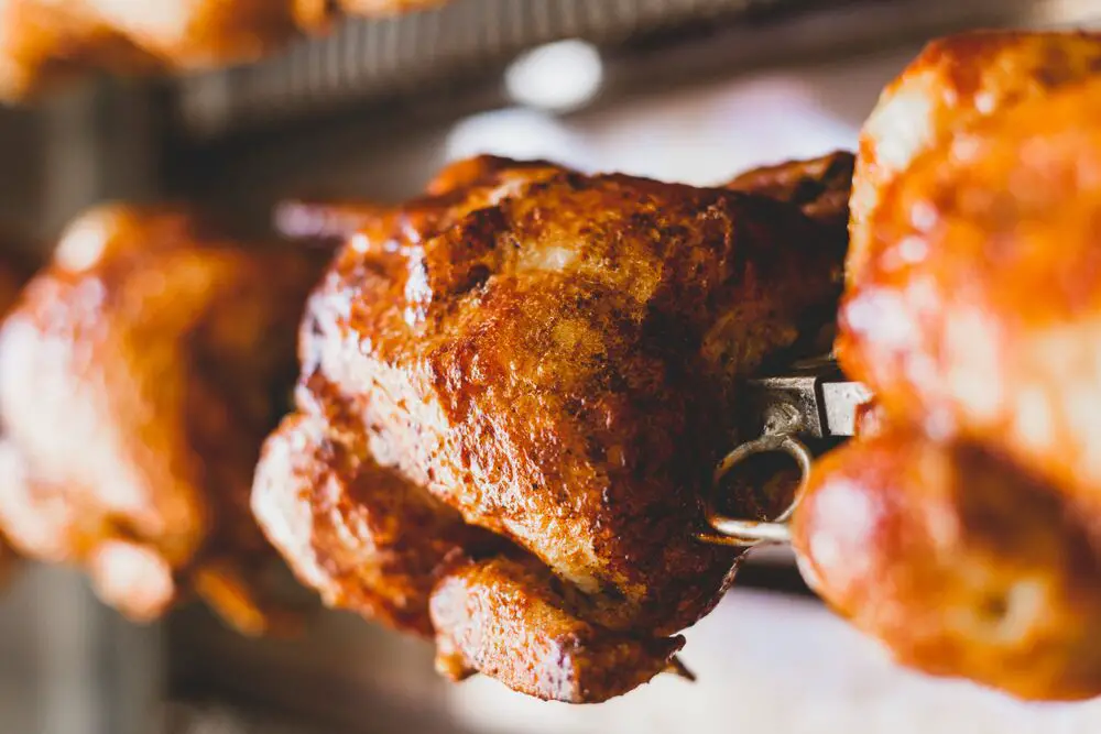 La guía para recalentar pollo rostizado en una freidora