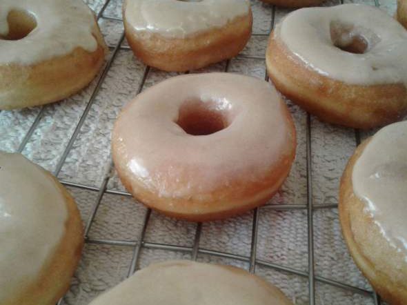 Mini donuts Krispy Kreme glaseados con café y crema