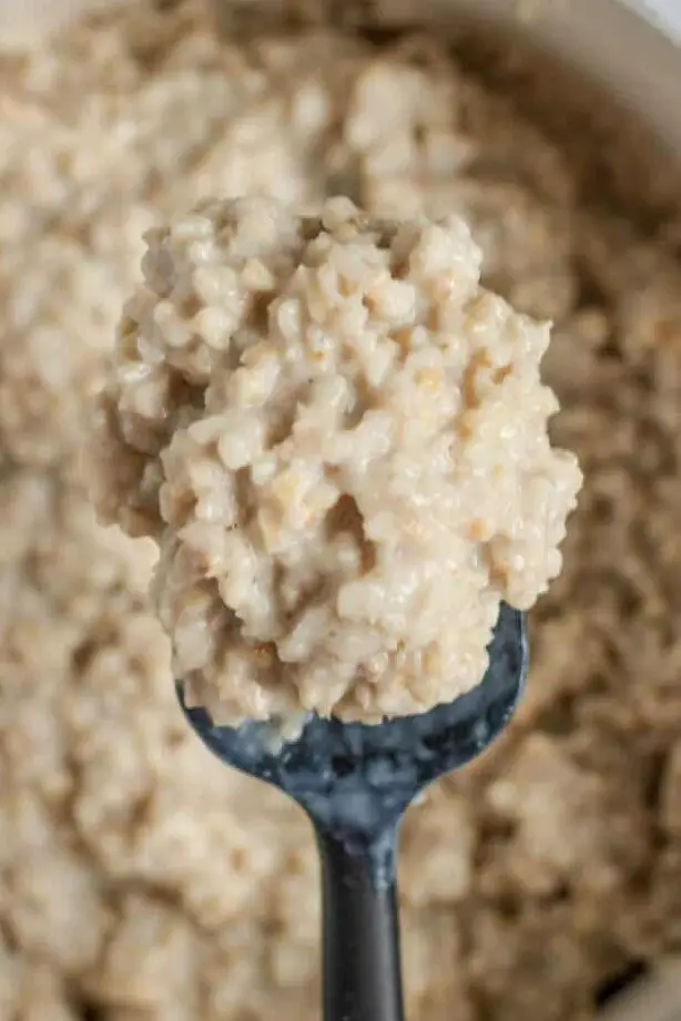 Avena cortada en acero durante la noche - RD a base de plantas