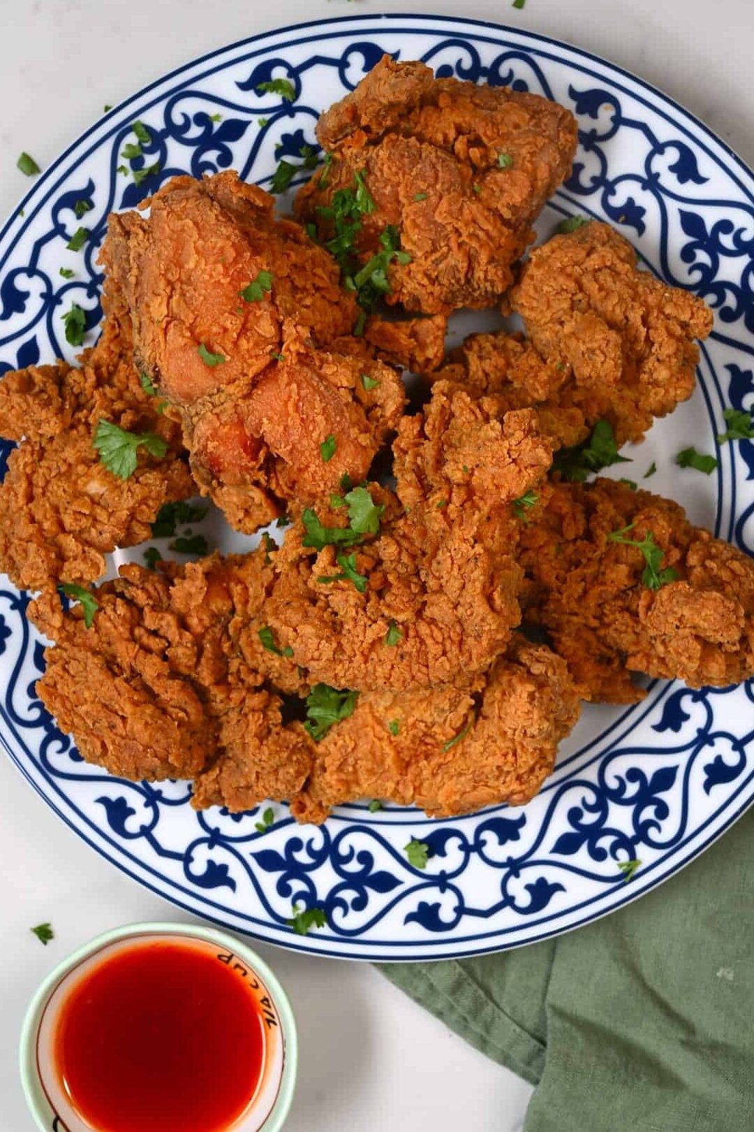 Cómo recalentar pollo frito en una freidora - Alphafoodie