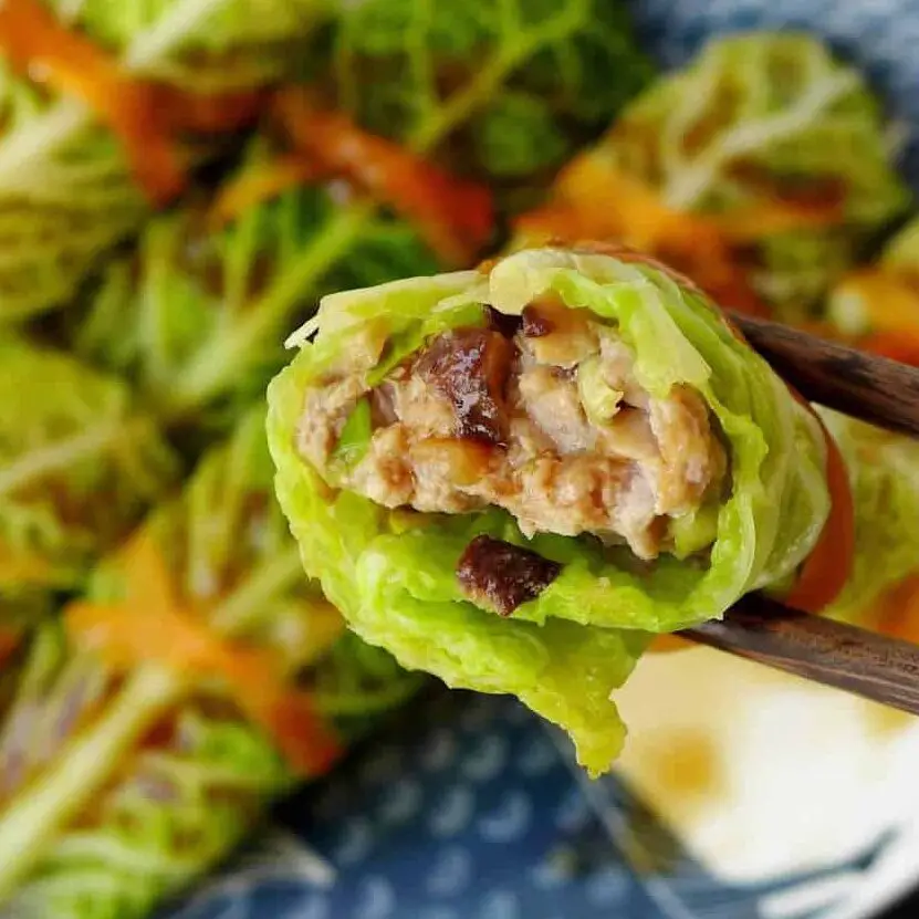 Rollitos de col al vapor (翡翠包肉)