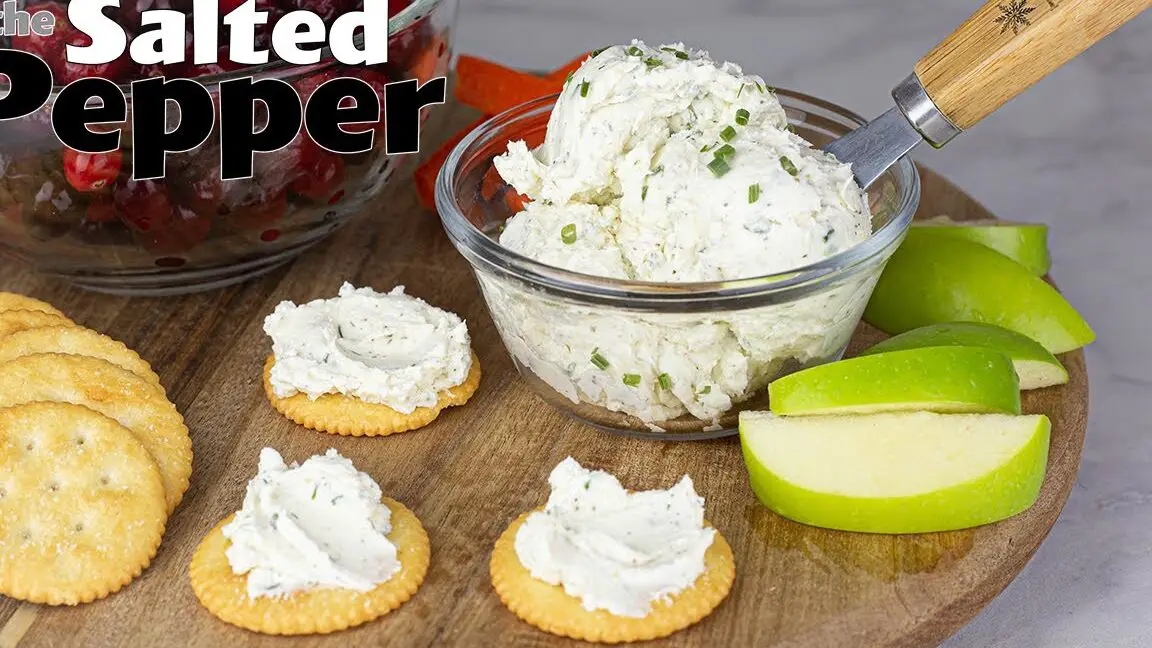 Queso para untar con ajo y hierbas - The Salted Pepper