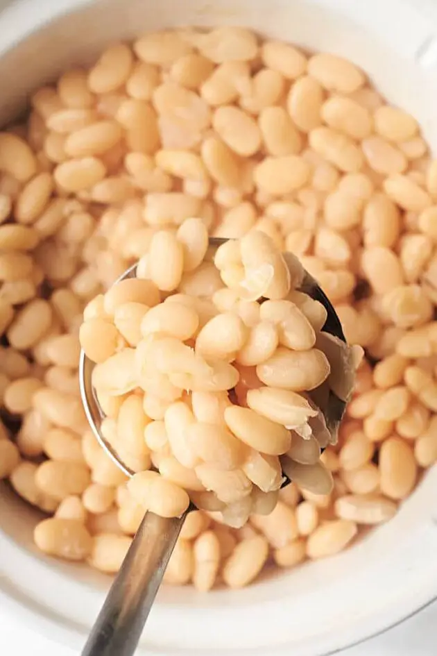Cómo cocinar frijoles del norte en olla de cocción lenta, estufa instantánea