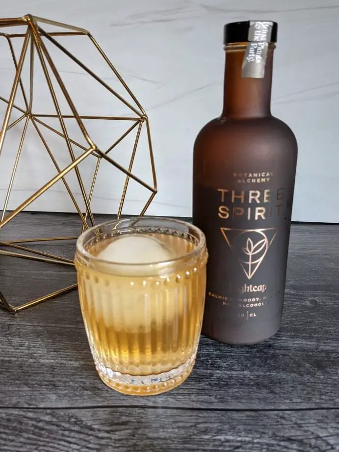 Nuevos licores sin alcohol: una revisión de tres bebidas espirituosas