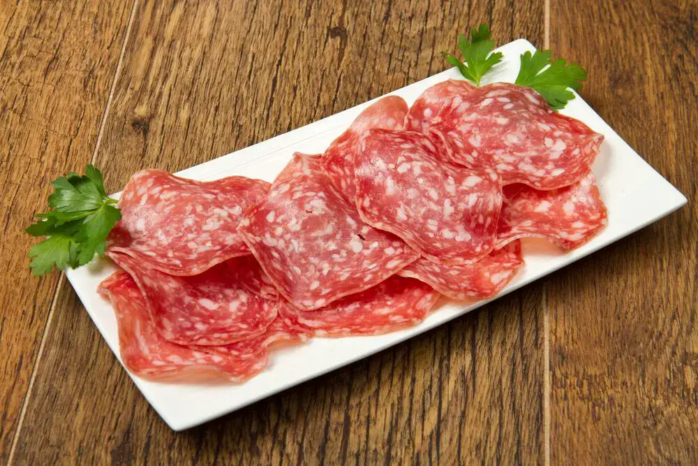 ¿Cuánto tiempo dura el salami sin curar?