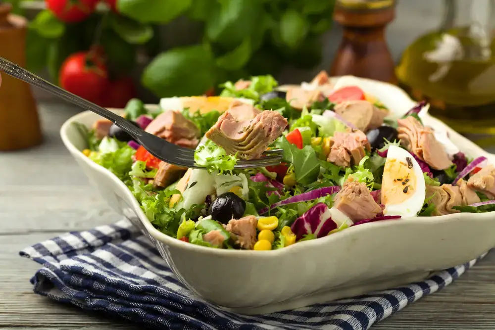 ¿Por cuánto tiempo es buena la ensalada de atún?