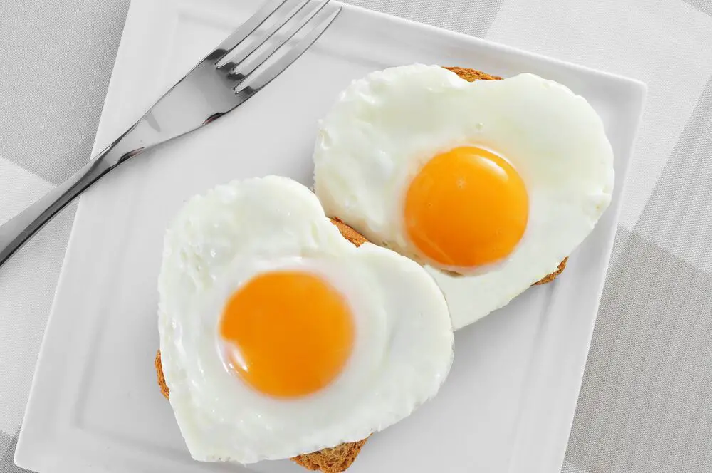 ¿Se pueden congelar huevos fritos? ¿Es seguro? (Contestada)